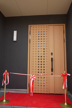 竣工式玄関ドア.JPG