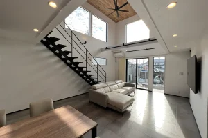 堺市南区G様邸ホテルライクな家の洗練されたデザインとタイルのあるリビング｜注文住宅施工事例